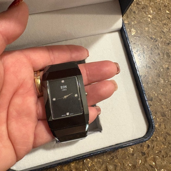 Eon - Picture 6 of 7